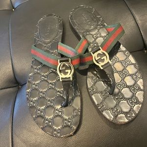 Authenic gucci slides.size 39.
